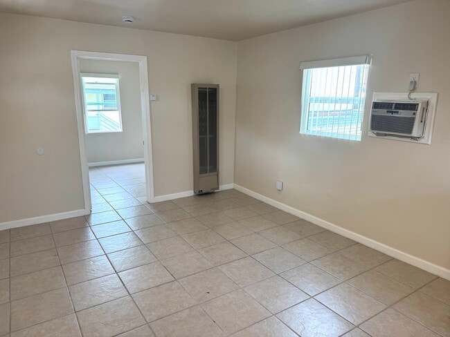 5248 Craner Ave, Unit 2 in North Hollywood, CA - Building Photo - Building Photo