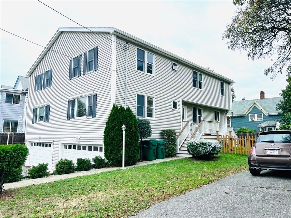 90 Monument St in Medford, MA - Building Photo