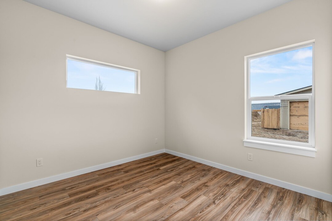 899 NE Discovery Loop in Prineville, OR - Foto de edificio