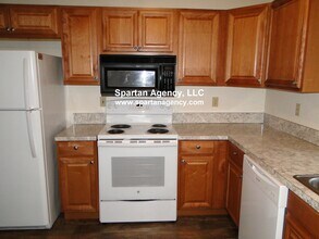 131 23rd Ave SE, Unit D in Puyallup, WA - Building Photo - Building Photo