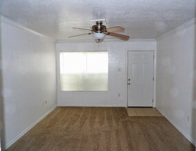 2820 Mobley St NW in Lawton, OK - Building Photo - Building Photo