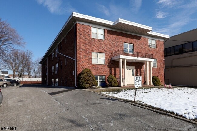 94 Park Ave in Nutley, NJ - Building Photo - Building Photo