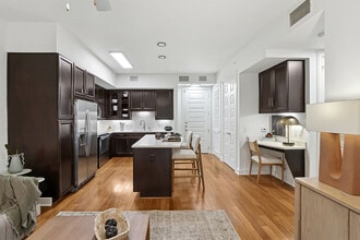 The William in Houston, TX - Building Photo - Building Photo