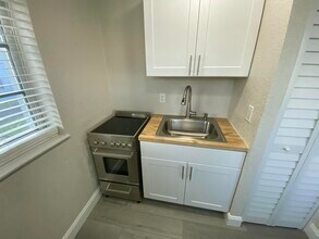 10 N Palmway in Lake Worth Beach, FL - Building Photo - Building Photo