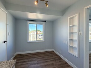 502-504 E Hemlock St in Oxnard, CA - Foto de edificio - Building Photo