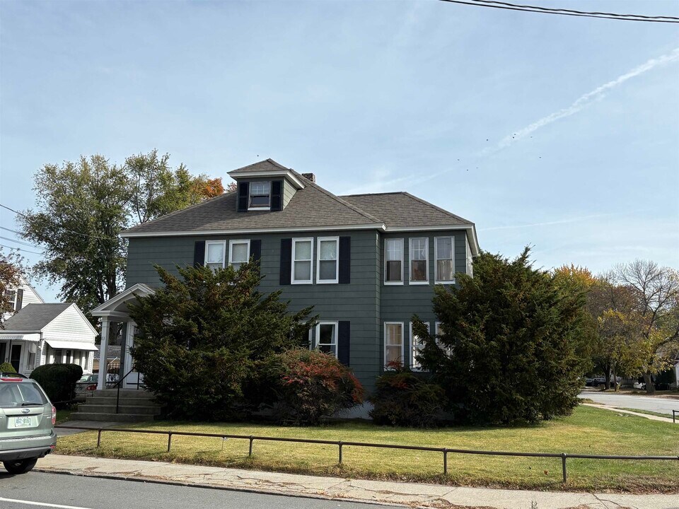 81 Allds St in Nashua, NH - Building Photo