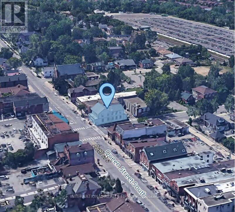 7 Thomas St in Mississauga, ON - Building Photo