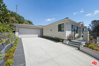 15201 Mc Kendree Ave in Los Angeles, CA - Building Photo - Building Photo
