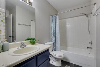 810 N Sloan Ln in Las Vegas, NV - Building Photo - Building Photo