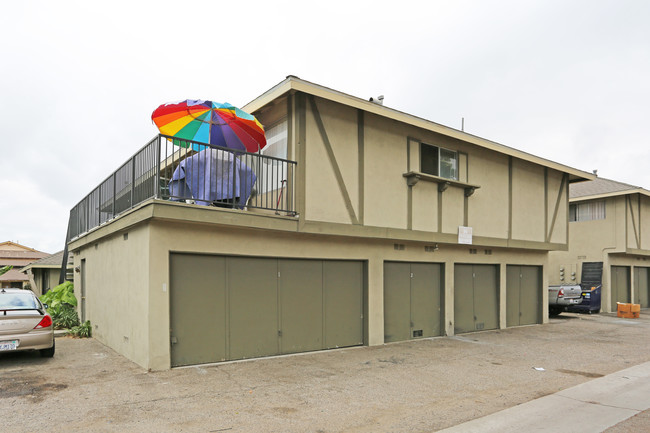 7302 Elk Cir in Huntington Beach, CA - Building Photo - Building Photo