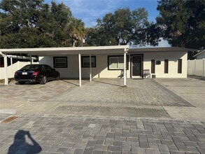 5617 Gateway Dr in Tampa, FL - Foto de edificio - Building Photo