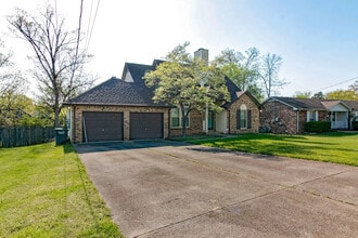 1122 Rosebrook Dr in Clarksville, TN - Building Photo - Building Photo