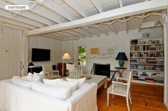 5 Hayseed Way in East Hampton, NY - Building Photo - Building Photo