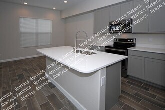 3725 E Catalina Dr in Phoenix, AZ - Foto de edificio - Building Photo