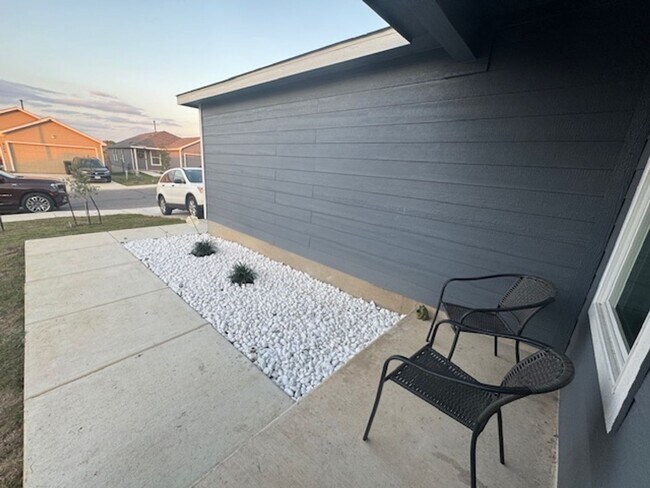 9142 Coronal Rings in San Antonio, TX - Building Photo - Building Photo