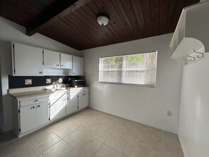 304 South Rd, Unit A in Ft. Myers, FL - Foto de edificio - Building Photo