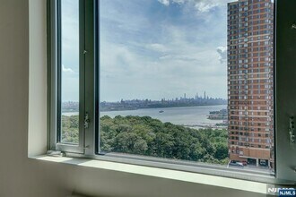 69 Main St in Fort Lee, NJ - Building Photo - Building Photo