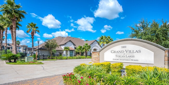 Grand Villas at Tuscan Lakes in League City, TX - Foto de edificio - Building Photo