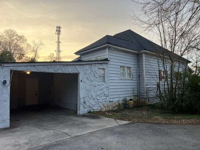 747 E Broadway St in Griffin, GA - Building Photo - Building Photo