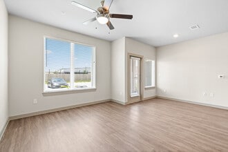Cole Creek Estates in Houston, TX - Foto de edificio - Building Photo