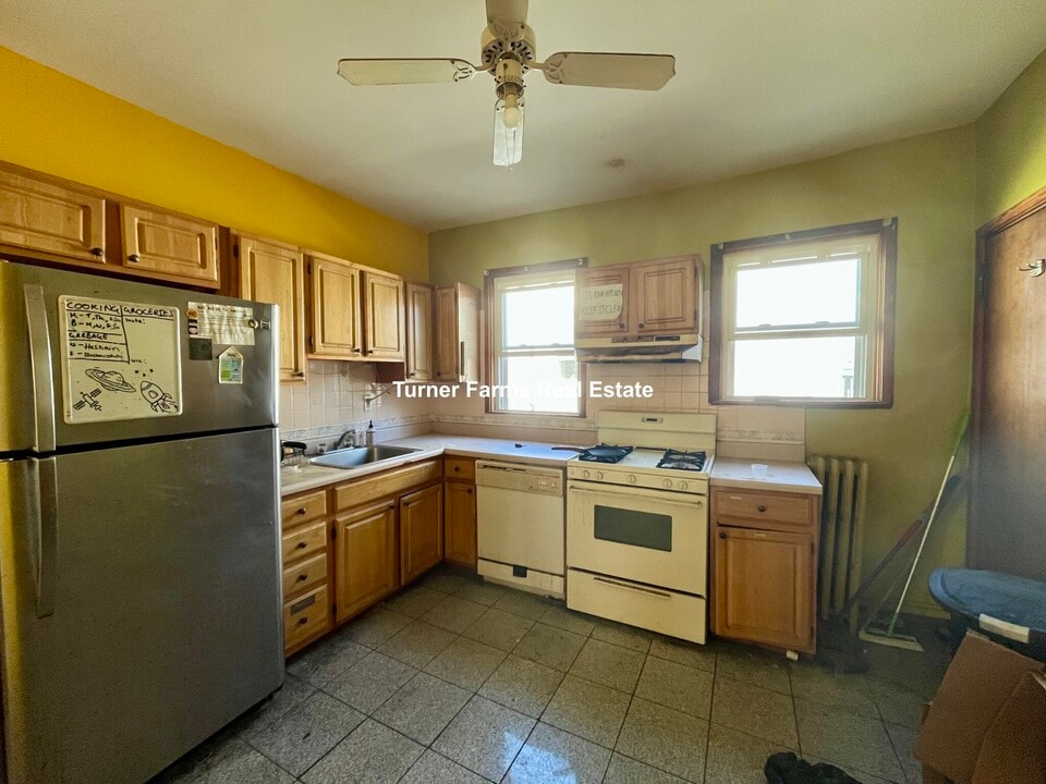 49 Beech Glen St, Unit 2 in Boston, MA - Building Photo