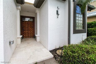 647 110th Ave N in Naples, FL - Building Photo