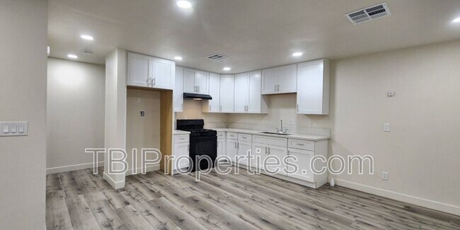 property at 1405 N Pennsylvania Ave