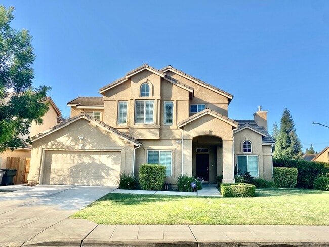 property at 1021 E Sarazen Ave