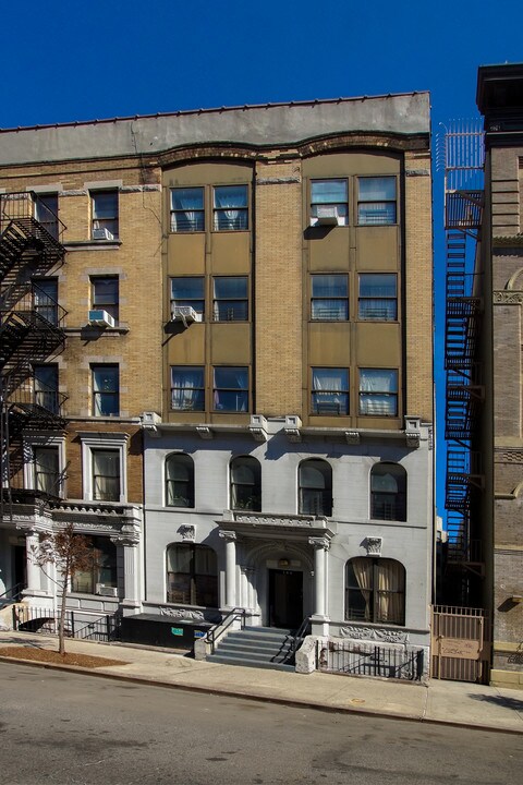 105 W 113th St in New York, NY - Building Photo