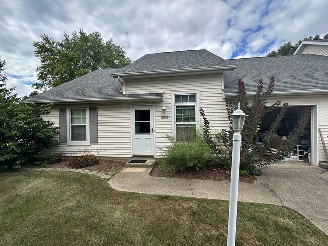 2011 Eastbranch Cir NE, Unit 2011