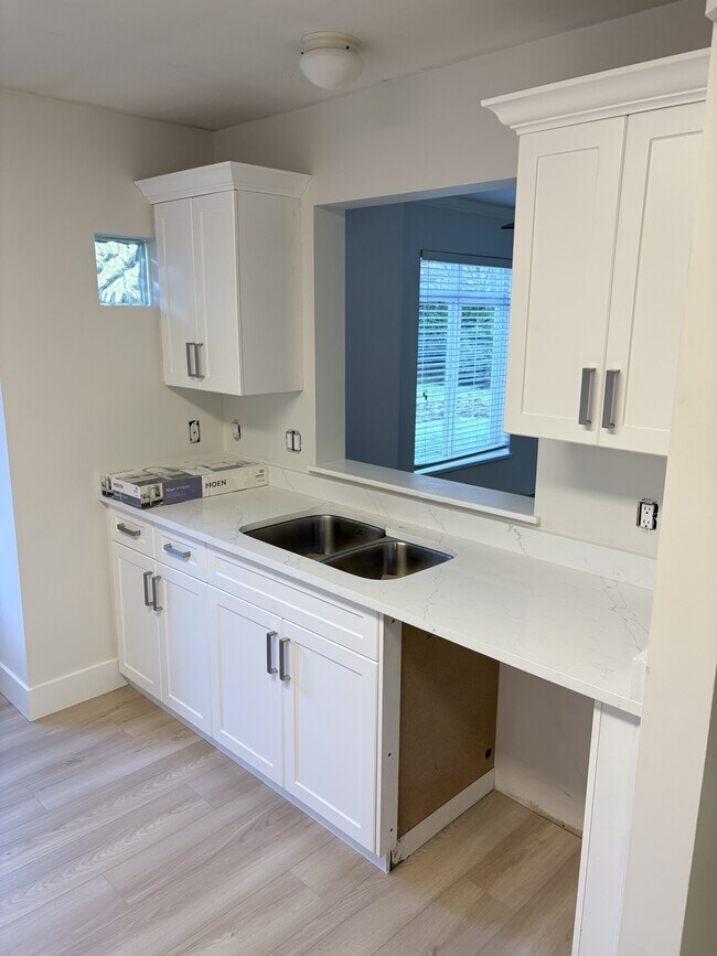 32085-32085 George Ferguson Way in Abbotsford, BC - Building Photo - Building Photo