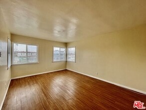 4424 1/2 Arlington Ave in Los Angeles, CA - Building Photo - Building Photo