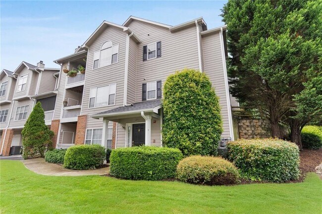 701 Vinings Forest Ln in Smyrna, GA - Building Photo - Building Photo