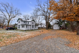 56733 Grand River Ave in New Hudson, MI - Building Photo - Building Photo