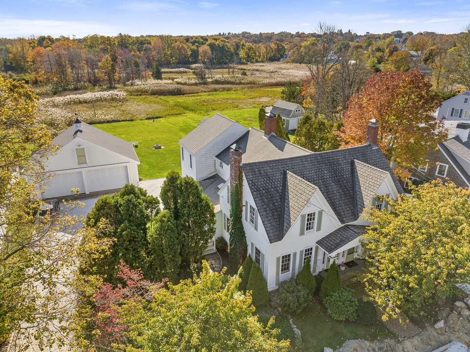 73 Elm St in Cohasset, MA - Foto de edificio