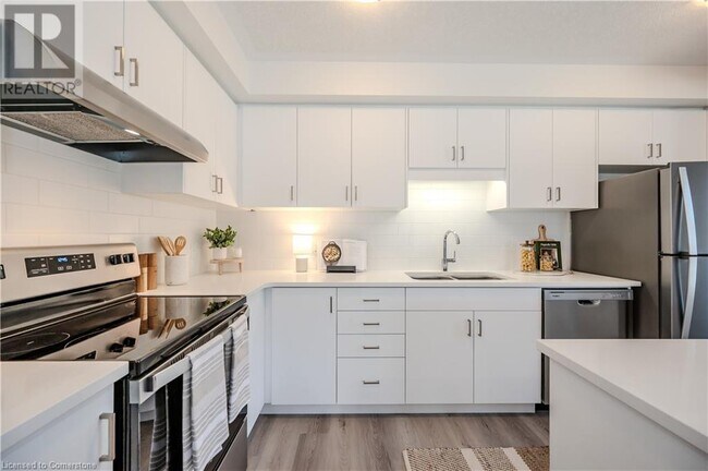 property at 32 REVERIE Wy