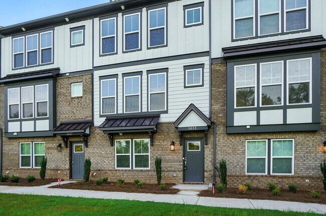 5033 Westmead Ln in Charlotte, NC - Building Photo - Building Photo