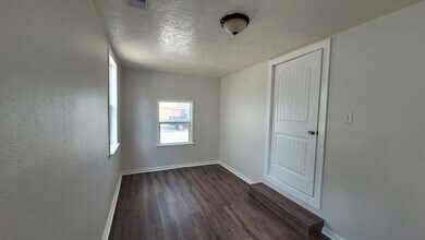 407 E Defee Ave in Baytown, TX - Building Photo - Building Photo