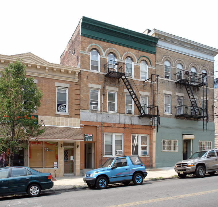 6313 Broadway in West New York, NJ - Building Photo