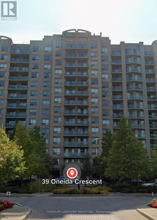 39-1239 Oneida Crescent in Richmond Hill, ON - Building Photo