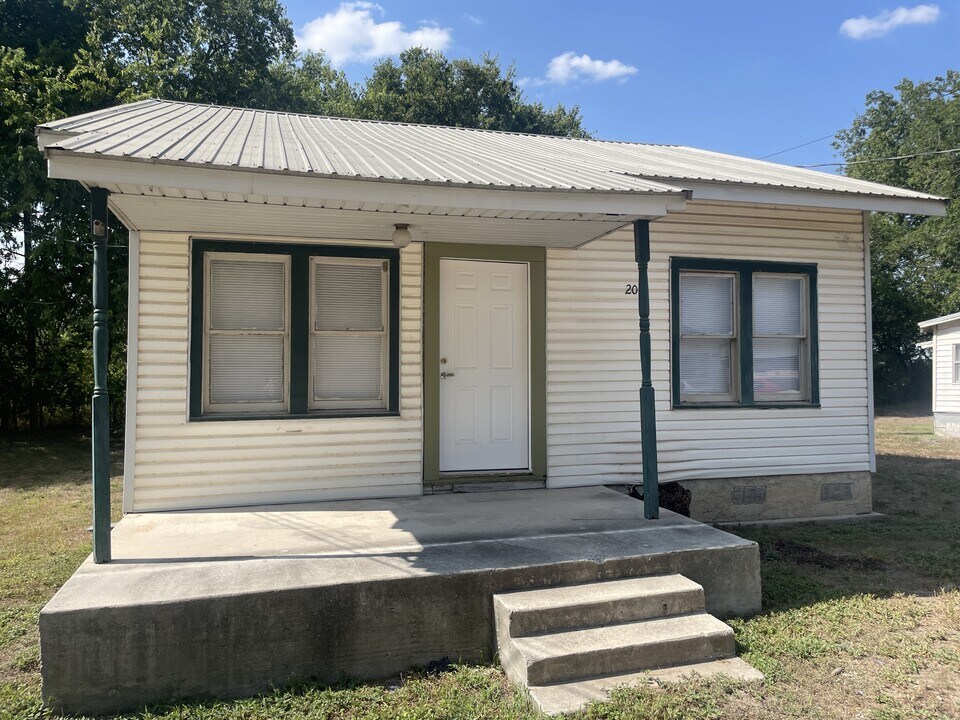 208 Salinas Rd in San Marcos, TX - Building Photo