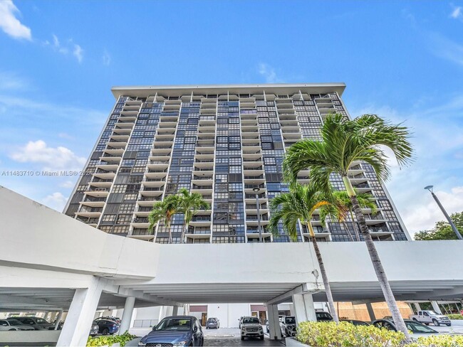 1901 Brickell Ave, Unit B1613 in Miami, FL - Foto de edificio - Building Photo