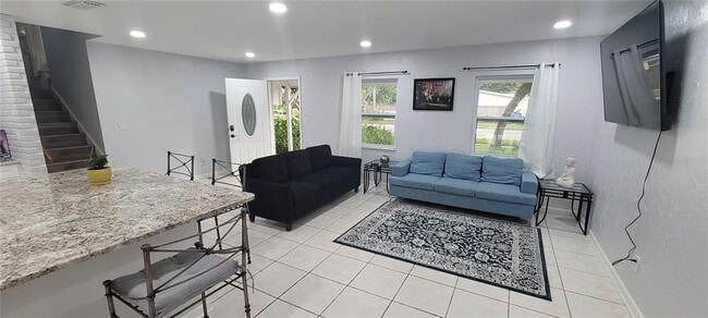 7610 W Henry Ave in Tampa, FL - Building Photo - Building Photo