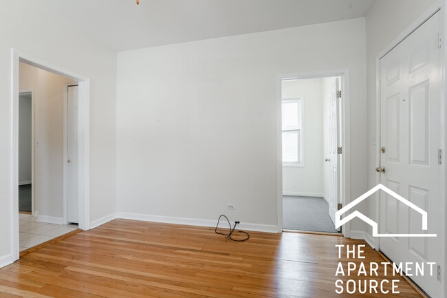 2424 N Greenview Ave, Unit 1F in Chicago, IL - Foto de edificio - Building Photo