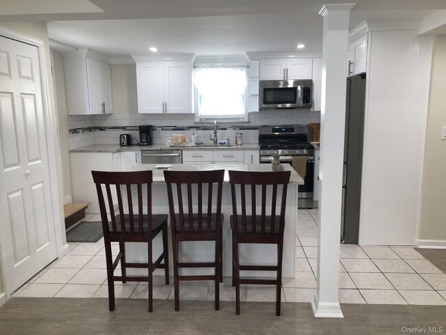property at 321 W Walnut St