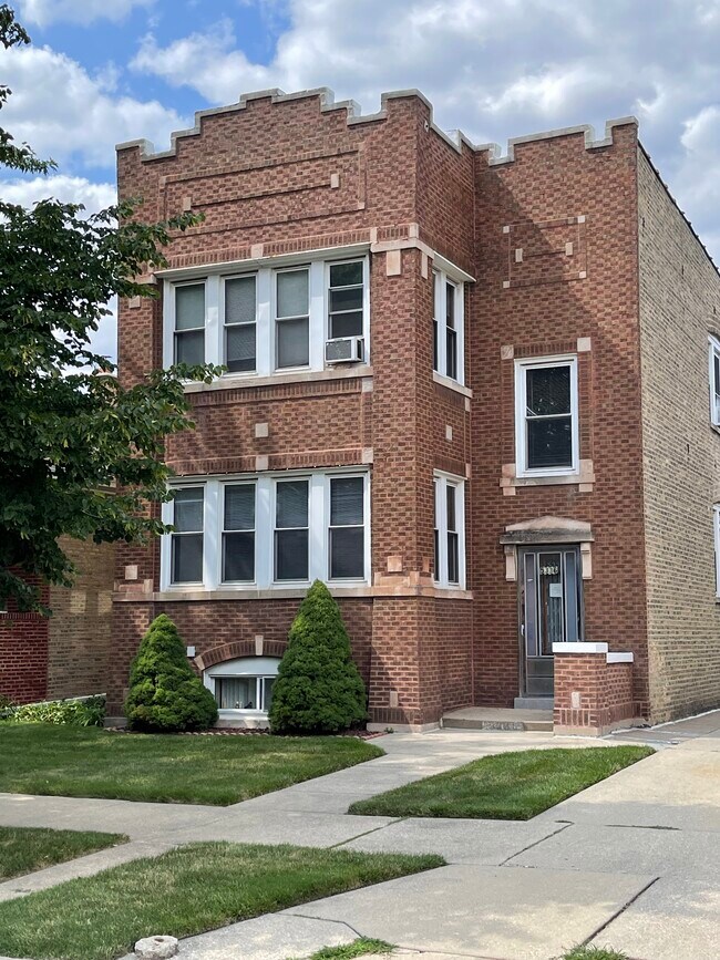 5336 W Dakin St, Unit 1st Floor in Chicago, IL - Foto de edificio - Building Photo