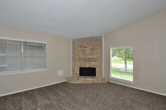 28302 Doverbrook Dr in Huffman, TX - Building Photo - Building Photo