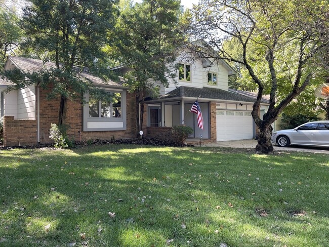 1120 E James St in Derby, KS - Foto de edificio - Building Photo