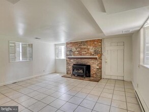 103 N Church St in Berryville, VA - Building Photo - Building Photo