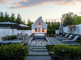 27 Howard St in Sag Harbor, NY - Building Photo